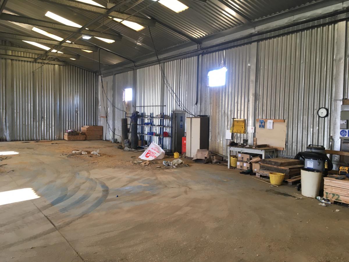 100 ft x 50 ft x 16 ft (30.5m x 15m x 4.9m) Used Steel Building