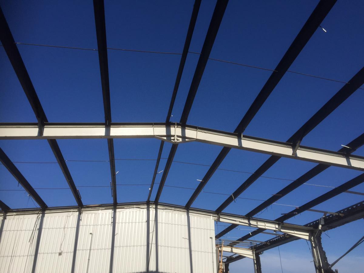 140 ft x 60 ft x 15 ft (42.7m x 18.3m x 4.6m) Used Steel Building