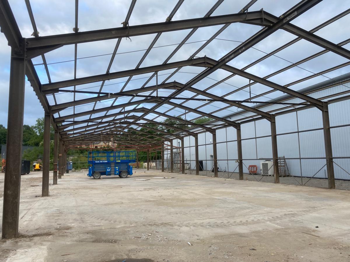 210 ft x 50 ft x 16 ft (64m x 15.2m x 5m) Used Steel Building
