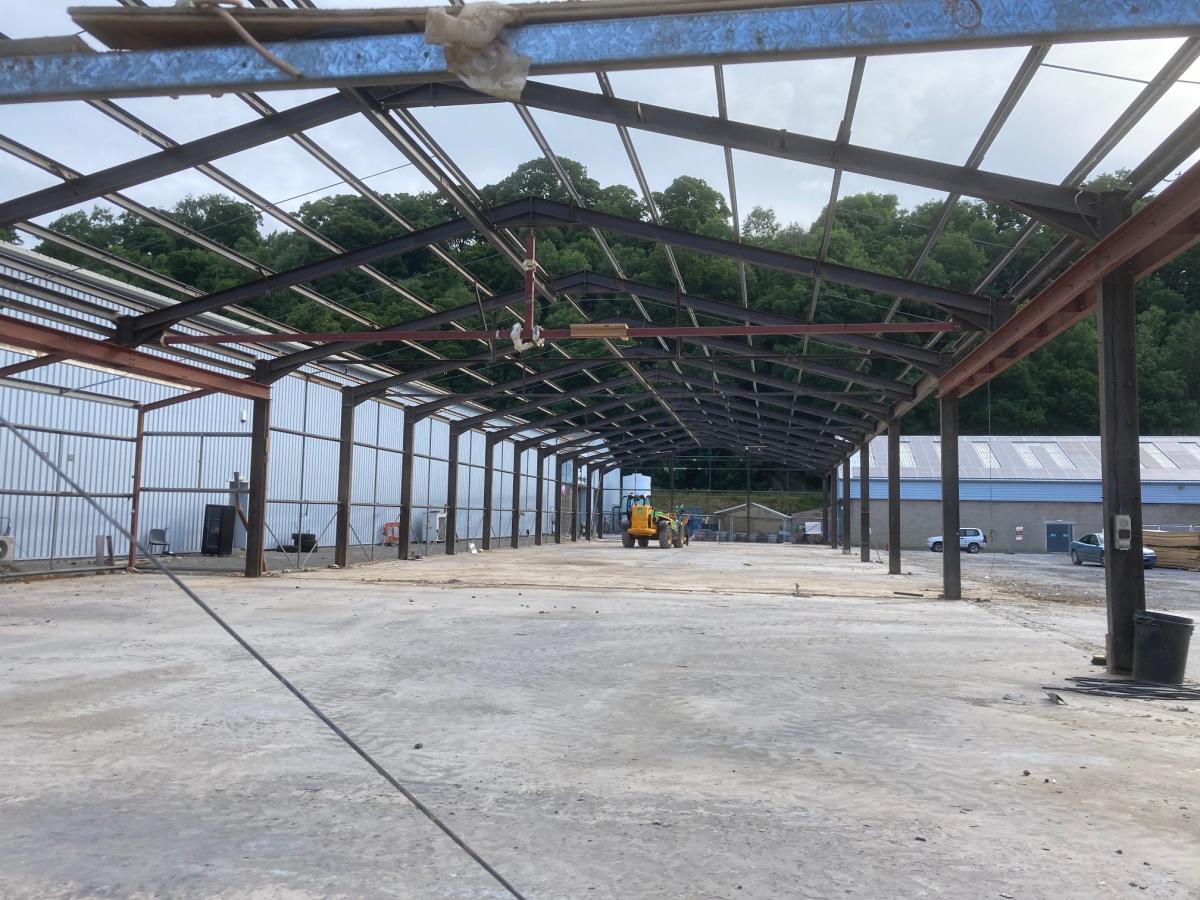 210 ft x 50 ft x 16 ft (64m x 15.2m x 5m) Used Steel Building