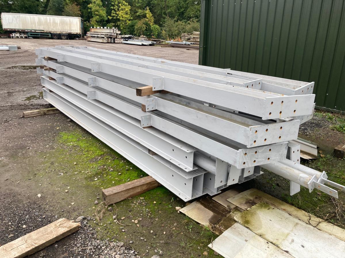 80 ft x 39 ft x 17 ft (24.4m x 12m x 5.2m) Used Steel Building