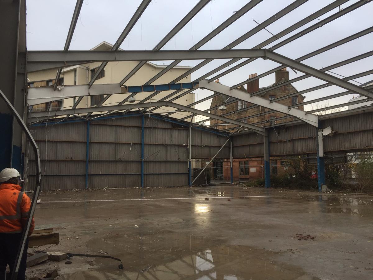 100 ft x 67 ft x 20 ft (30.5m x 20.5m x 6m) Used Steel Building