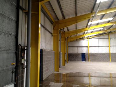 100 ft x 100 ft x 19 ft - (30.5m x 30.5m x 5.8m)