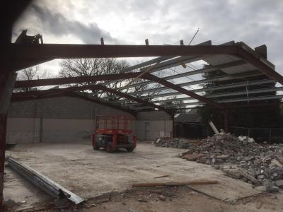 60 ft x 53 ft x 13 ft - (18.3m x 16.2m x 4m)
